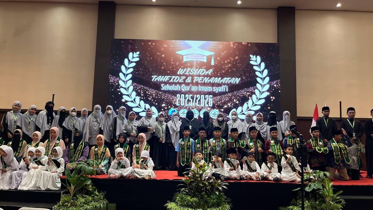 Kegiatan belajar santri Sekolah Al-Qur'an Imam Syafi'i
