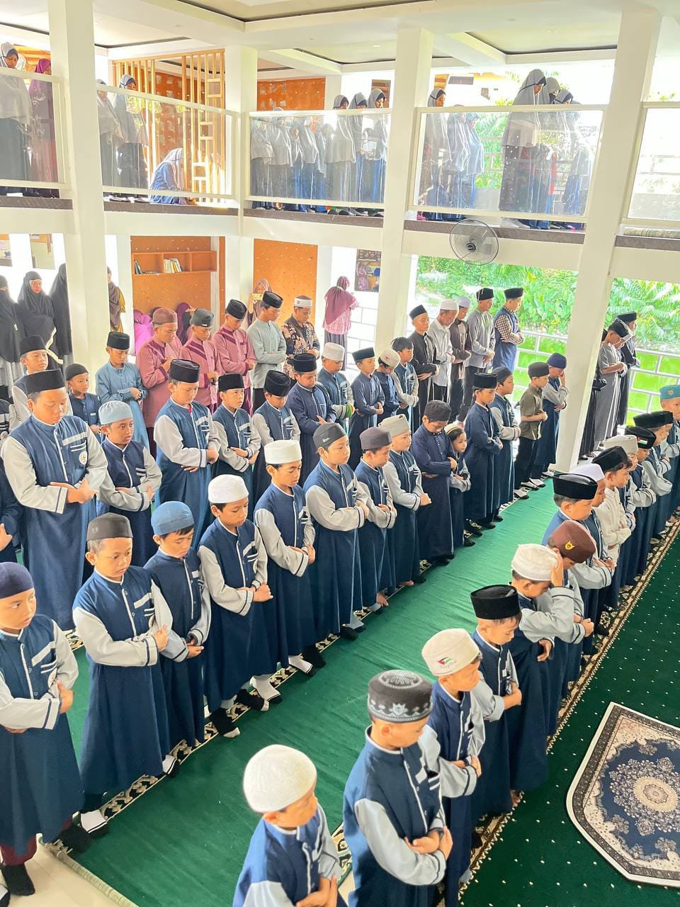 Santri sedang menghafal Al-Qur'an